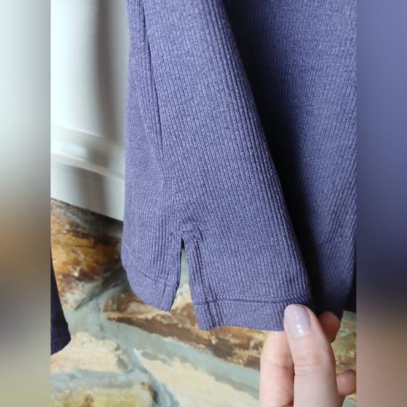 ATHLETA Uptempo Ribbed Vneck Stretchy Long Sleeve Purple Henley Top Extra Small - Picture 6 of 9